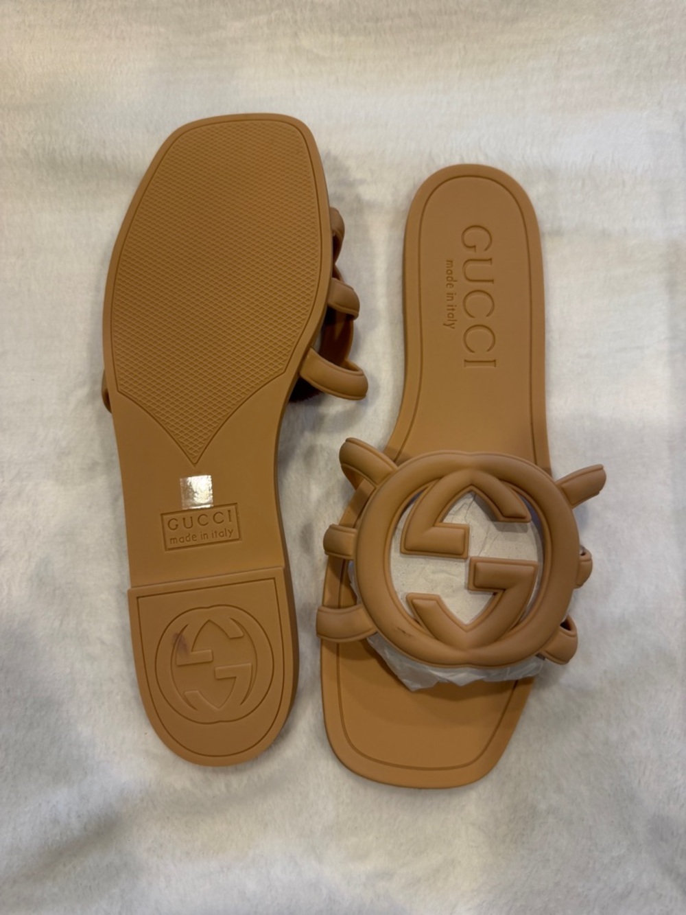 Gucci Nude  Interlocking G Rubber Slide Sandals - Picture 3 of 7